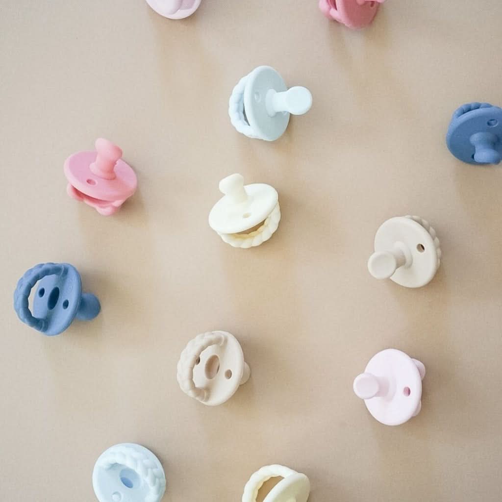Itzy Paci™ Orthodontic Silicone Pacifier 6-18M - Image 30